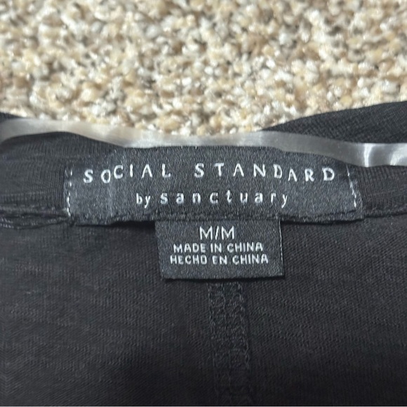 Social by Standard Sanctuary Women’s Medium Black Tee - Picture 4 of 9